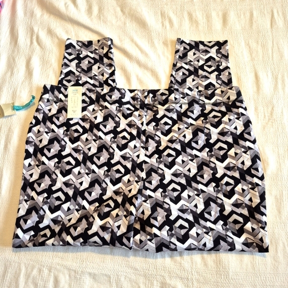 Livi Active women's size 3X or 26/28 black gray & white chevron design NWT - Picture 6 of 6